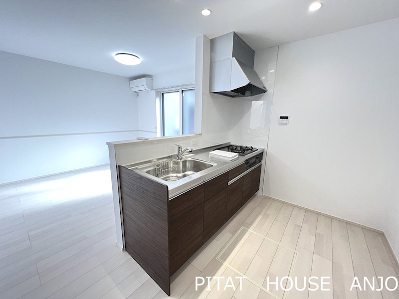 キッチン　参考写真C棟（反転タイプ）