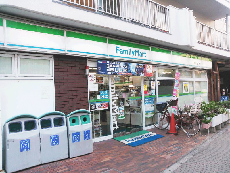 コンビニ　ファミリーマート 亀有三丁目店（コンビニ）まで205m