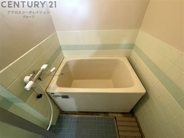 バス・シャワールーム　バストイレセパレートタイプのシンプルな浴室です！