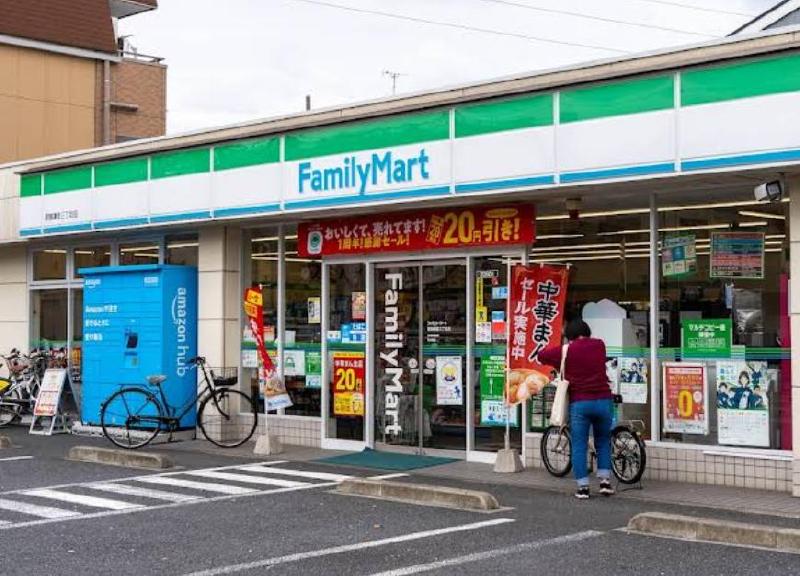 コンビニ　ファミリーマート（コンビニ）まで177m