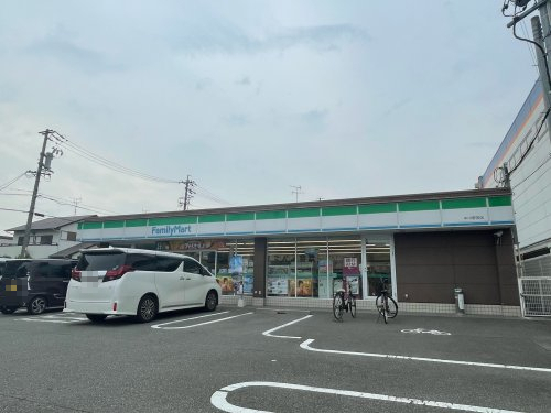 コンビニ　ファミリーマート 中川野田店（コンビニ）まで107m