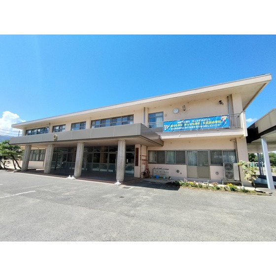 小学校　千曲市立五加小学校（小学校）まで1048m