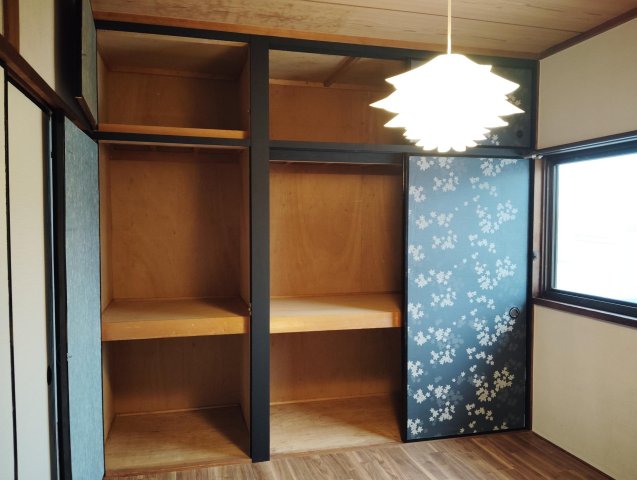 収納　2階6.5帖洋間には大容量の収納付