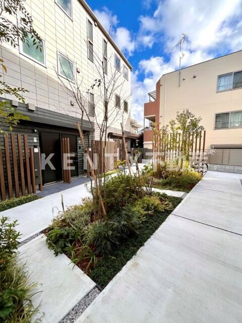 エントランス　落ち着いたエントランスです