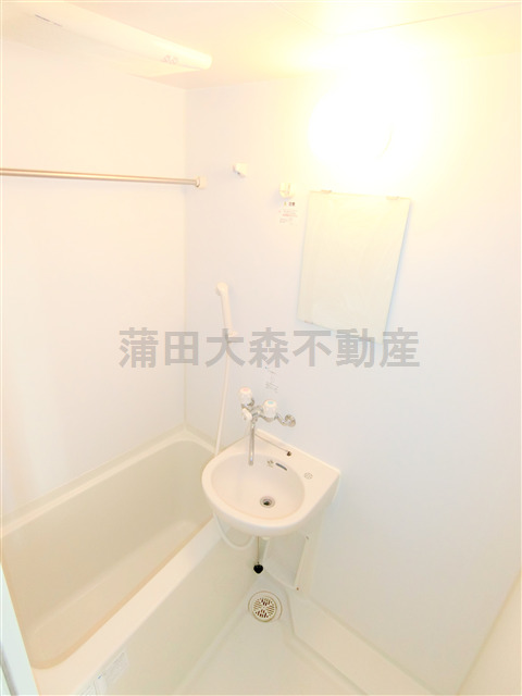 バス・シャワールーム　浴室乾燥機付きのバスルーム　お風呂