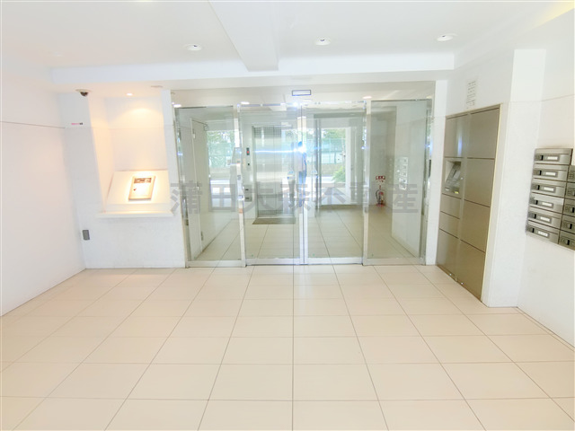 エントランス　防犯カメラTVモニター付オートロック宅配BOXメールBOX管