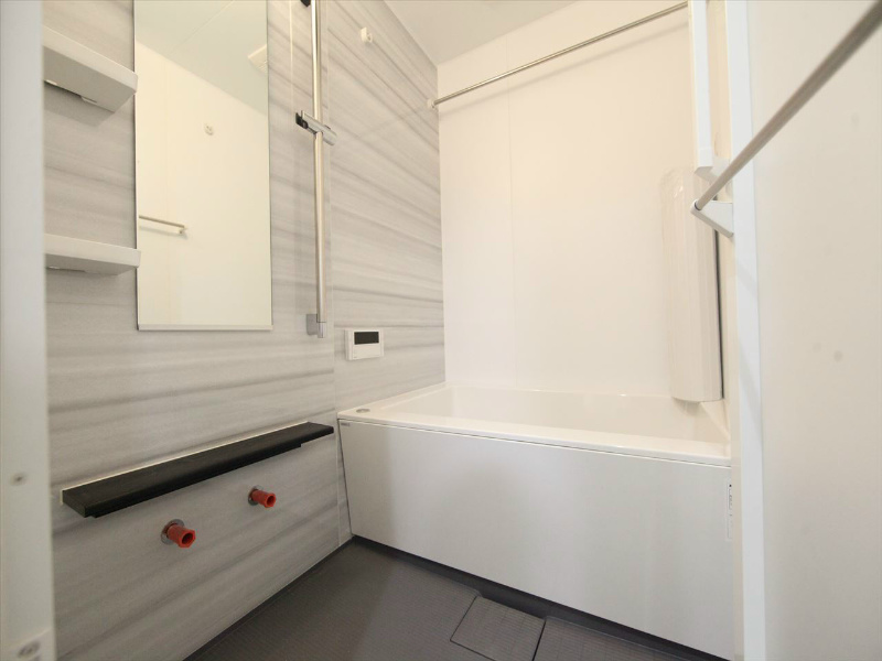 バス・シャワールーム　浴室暖房乾燥機付　追い焚き・オートバス機能付お風呂