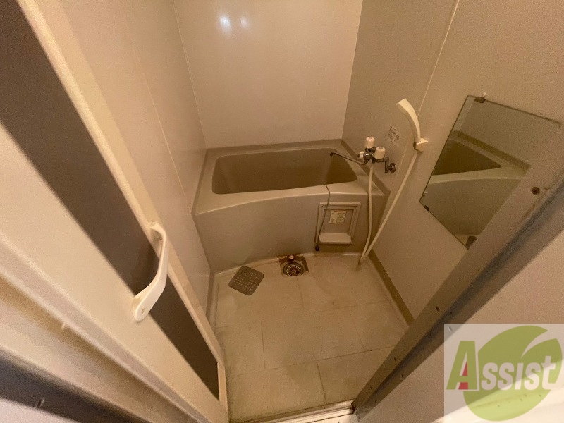 バス・シャワールーム　お風呂になります。一日の疲れを癒してくださいね。