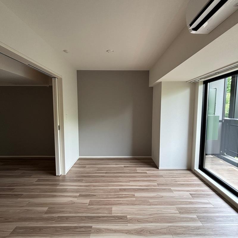 居室・リビング　※別部屋の参考写真です。