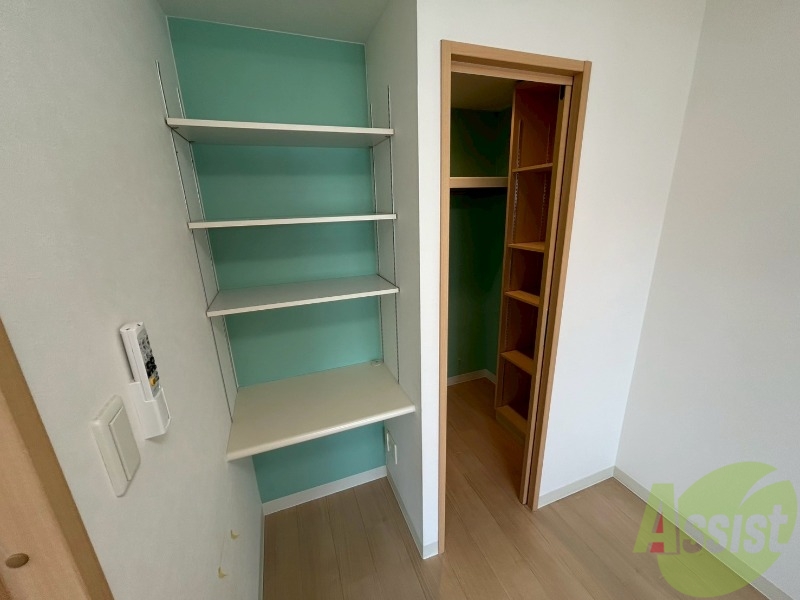 収納　こちらには収納スペースがあります。あると便利ですね！