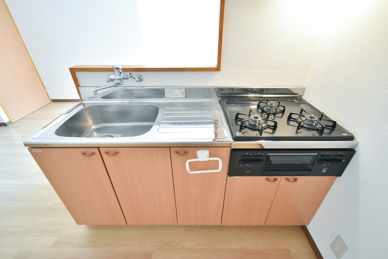 キッチン　コンパクトなキッチンで掃除もラクラク