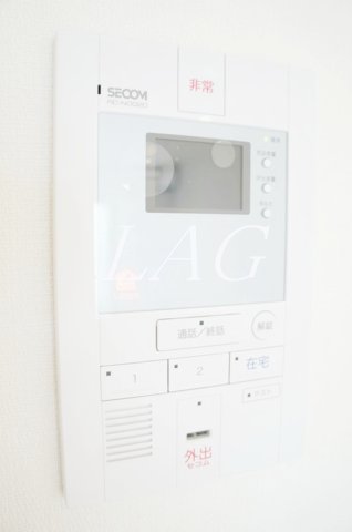 セキュリティ　モニター付きインターフォンです。（同仕様設備です。）