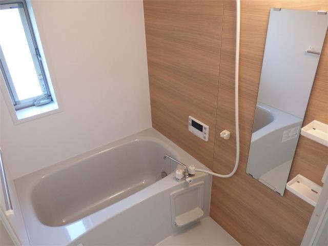 バス・シャワールーム　ご家族や長時間入浴に便利な追い炊き機能付きです♪