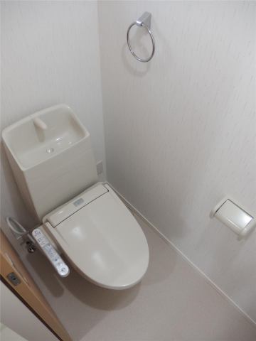 トイレ　嬉しい温水洗浄便座♪