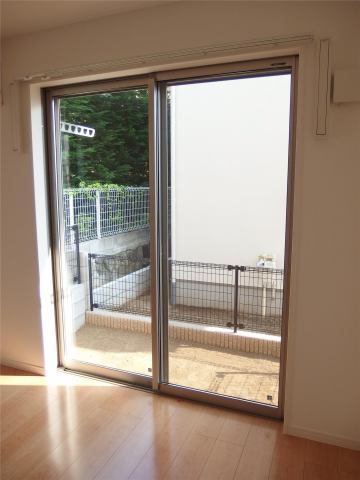 バルコニー　暖かな日差しのふりそそぐバルコニー♪