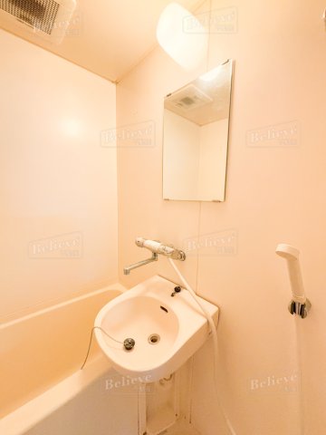 洗面設備　明るい洗面台です♪