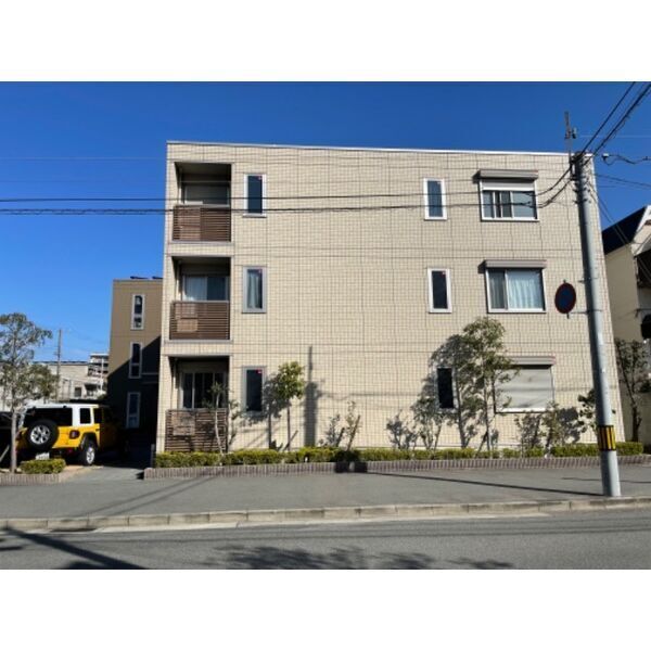 建物外観　オートロック、防犯カメラ完備☆