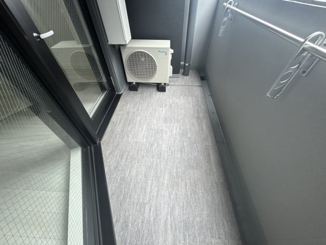 バルコニー　同物件別号室の写真です。
