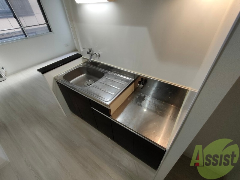 キッチン　キッチンです。ご自身でコンロを設置していただけます。