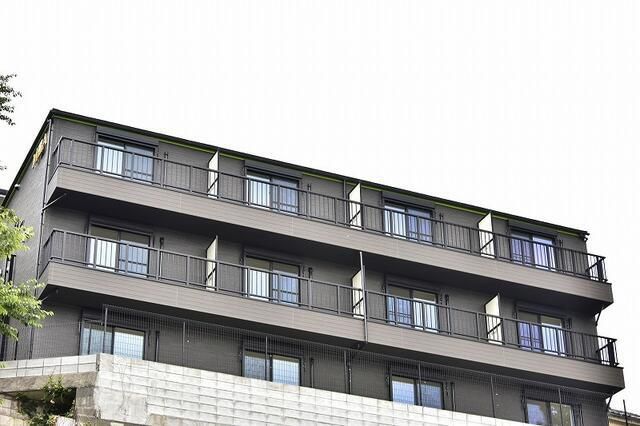 建物外観　2021年完成のデザイナーズアパートです