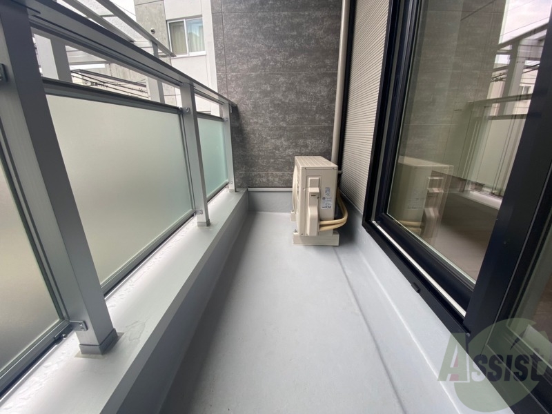 バルコニー　バルコニーは幅があり、広い印象を受けました。