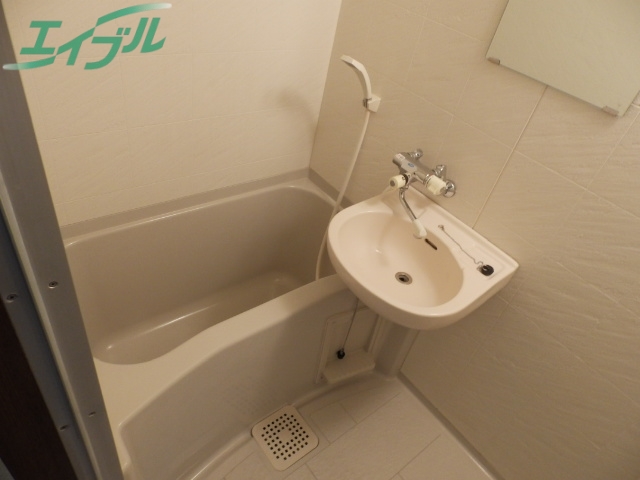 バス・シャワールーム　同棟別部屋の写真です