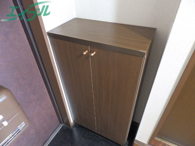 収納　同棟別部屋の写真です