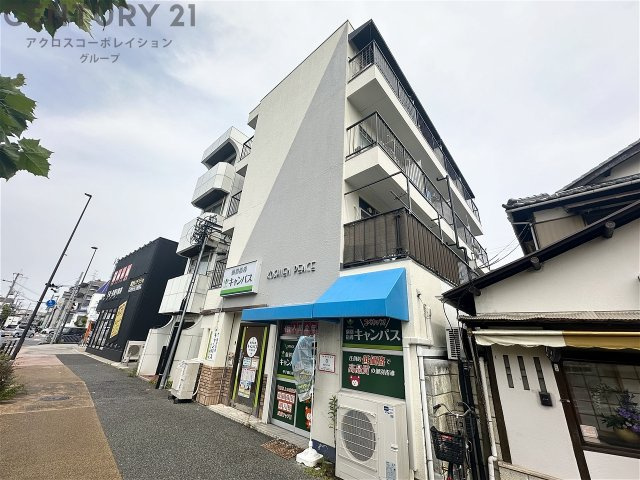 建物外観　防犯カメラ付きでセキュリティ面も安心です。