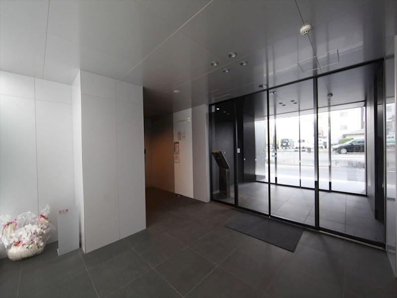 エントランス　エントランス　オートロック　宅配ＢＯＸ　防犯カメラ