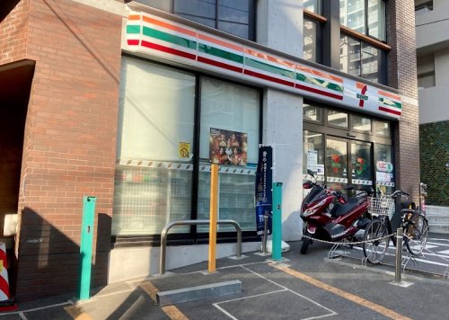 コンビニ　セブン-イレブン 市谷柳町店（コンビニ）まで1030m