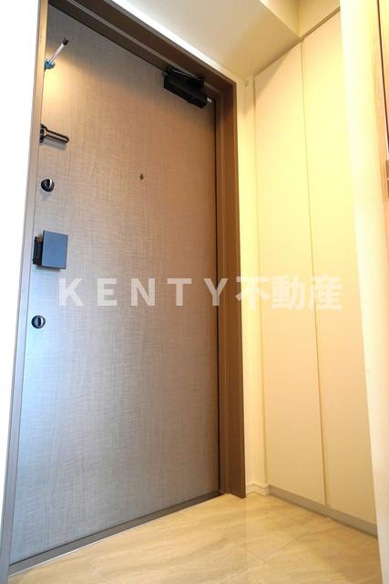 玄関　収納もある玄関です