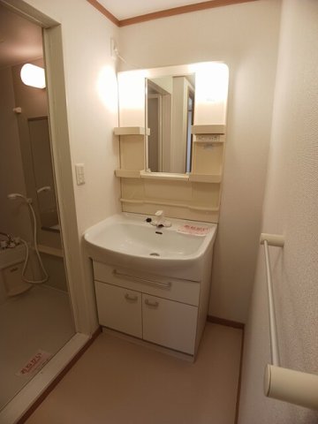 洗面設備　コンパクトで使いやすい洗面所