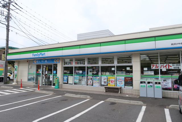 コンビニ　ファミリーマート　所沢けやき通り店（コンビニ）まで400m