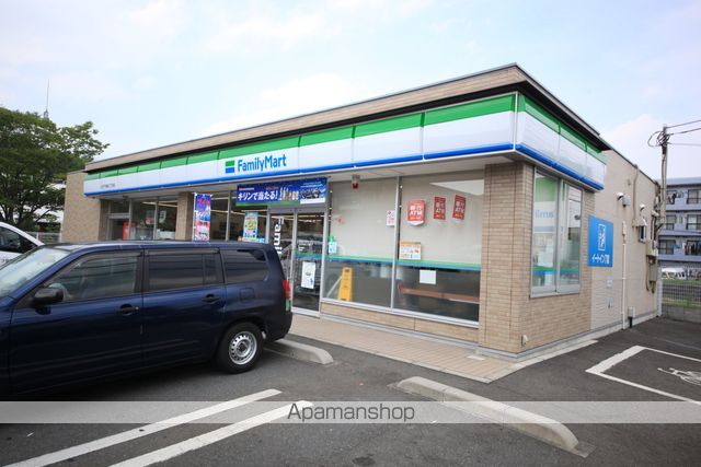 コンビニ　ファミリーマート（コンビニ）まで409m