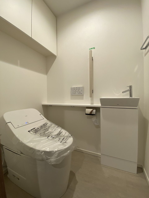 トイレ　※写真は同タイプ住戸です。