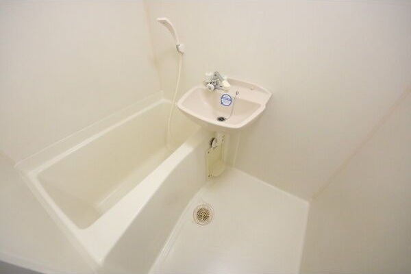 バス・シャワールーム　玄関