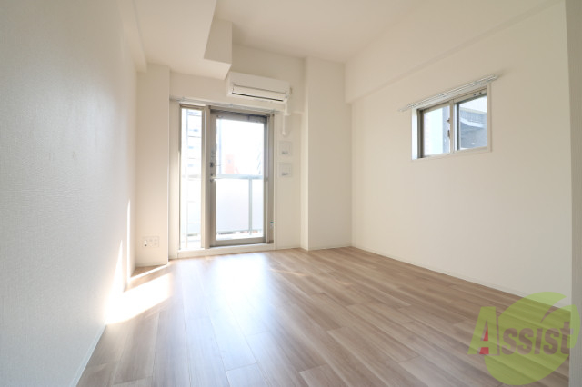 居室・リビング　フローリング貼りの綺麗な室内です