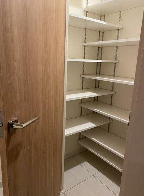 玄関　同物件別部屋の参考写真です。(現況優先)