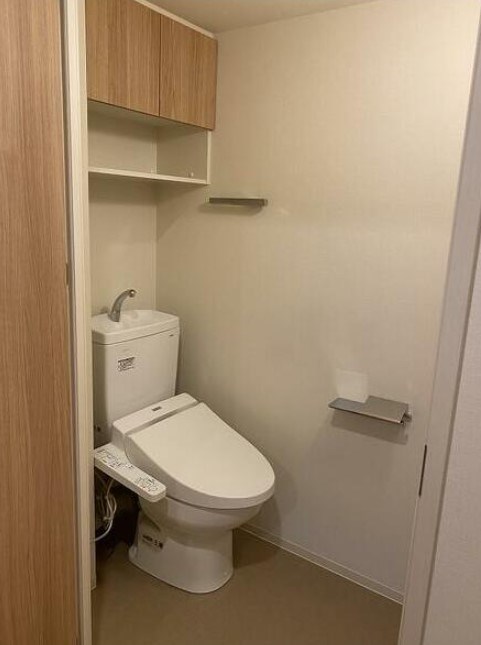 トイレ　同物件別部屋の参考写真です。(現況優先)