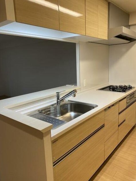 キッチン　同物件別部屋の参考写真です。(現況優先)