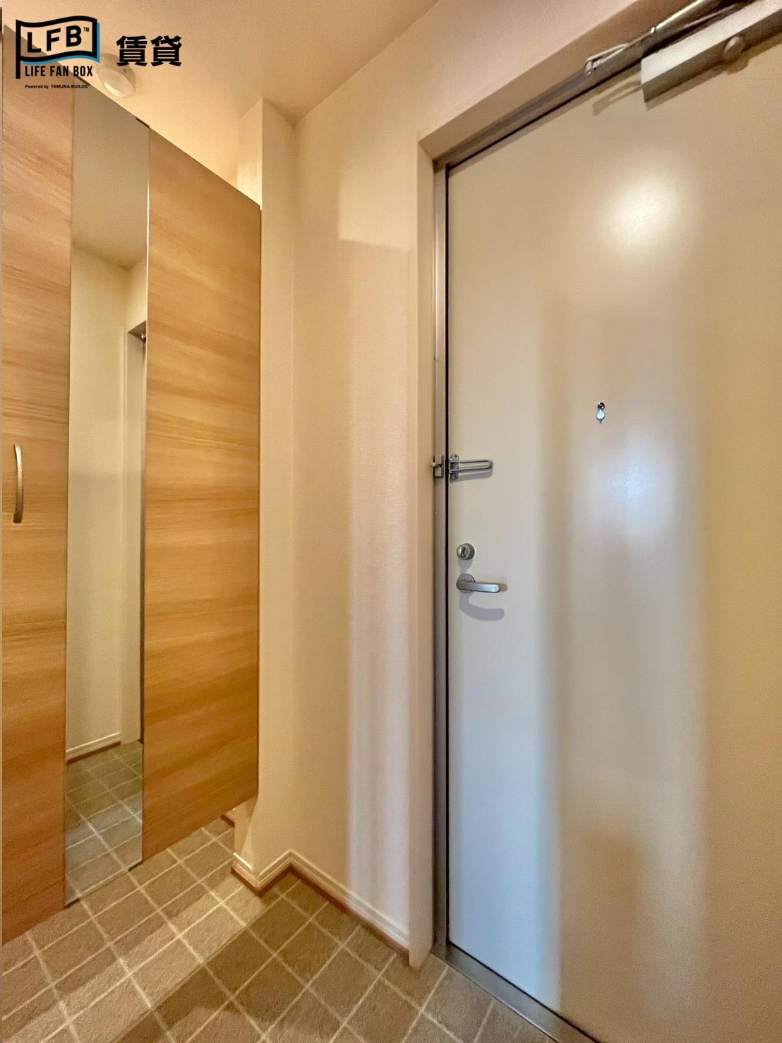 玄関　※203号室の写真です