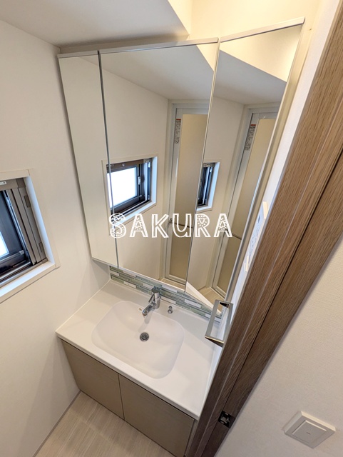 洗面設備　身支度に便利な洗面台！