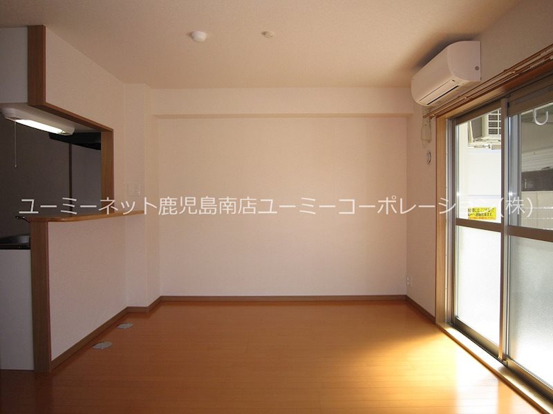 居室・リビング　※101号の写真。現況と相違がある場合は、現況優先。