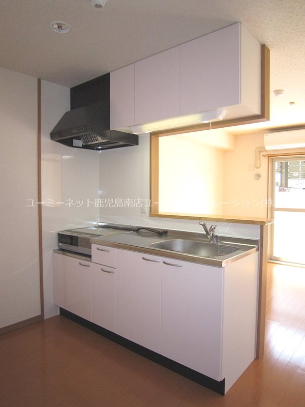 キッチン　※101号の写真。現況と相違がある場合は、現況優先。