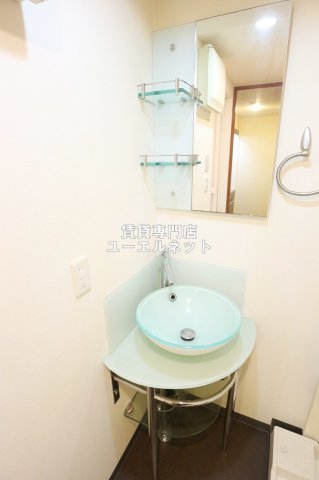 洗面設備　清潔感ある独立洗面台で毎日気持ちよく♪