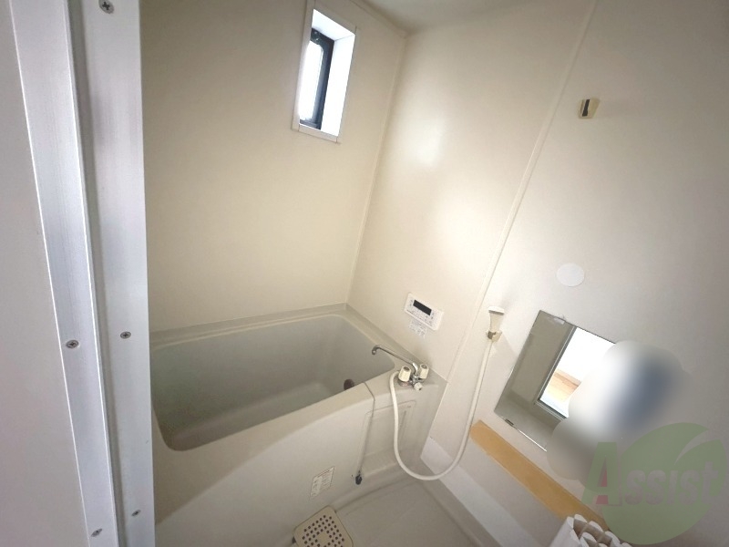 バス・シャワールーム　浴槽が広いので日々の疲れも癒されますね。