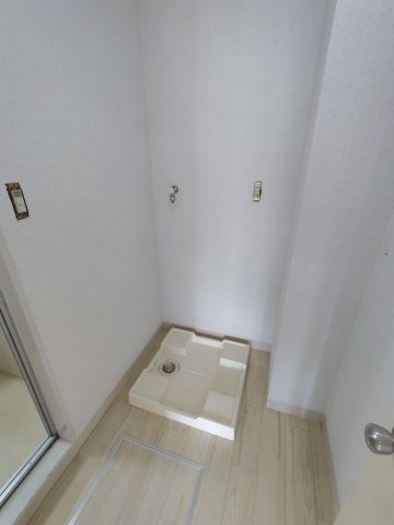その他　洗濯置き場は浴室の横で便利★
