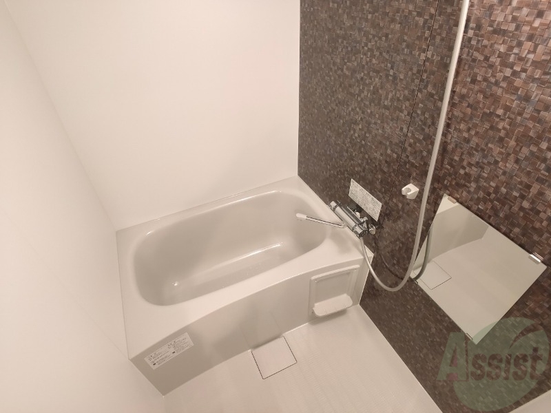 バス・シャワールーム　バスルームはこちらです。広々としてゆったり休めます。