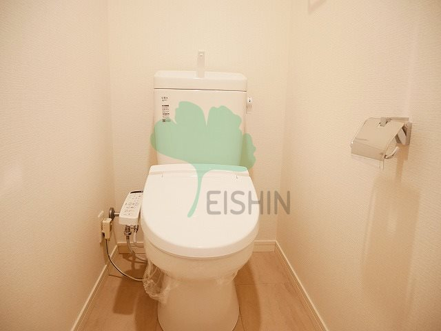トイレ　温水洗浄付きトイレです！