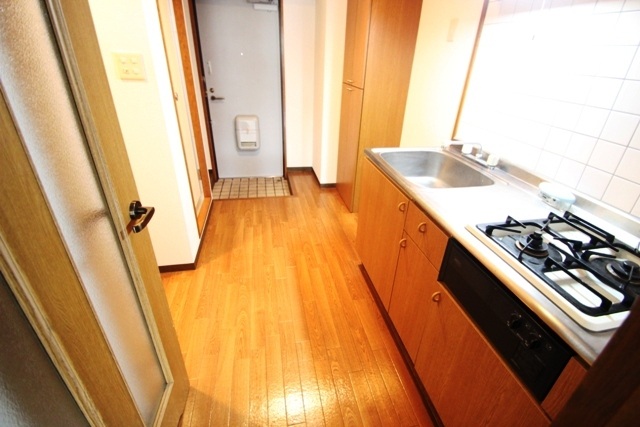 キッチン　写真は別号室のものです。